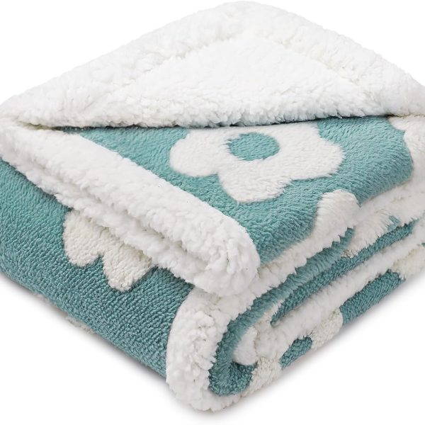 Waterproof Reversible Pet Blanket, Soft Fleece Throw for Small Dogs & Cats